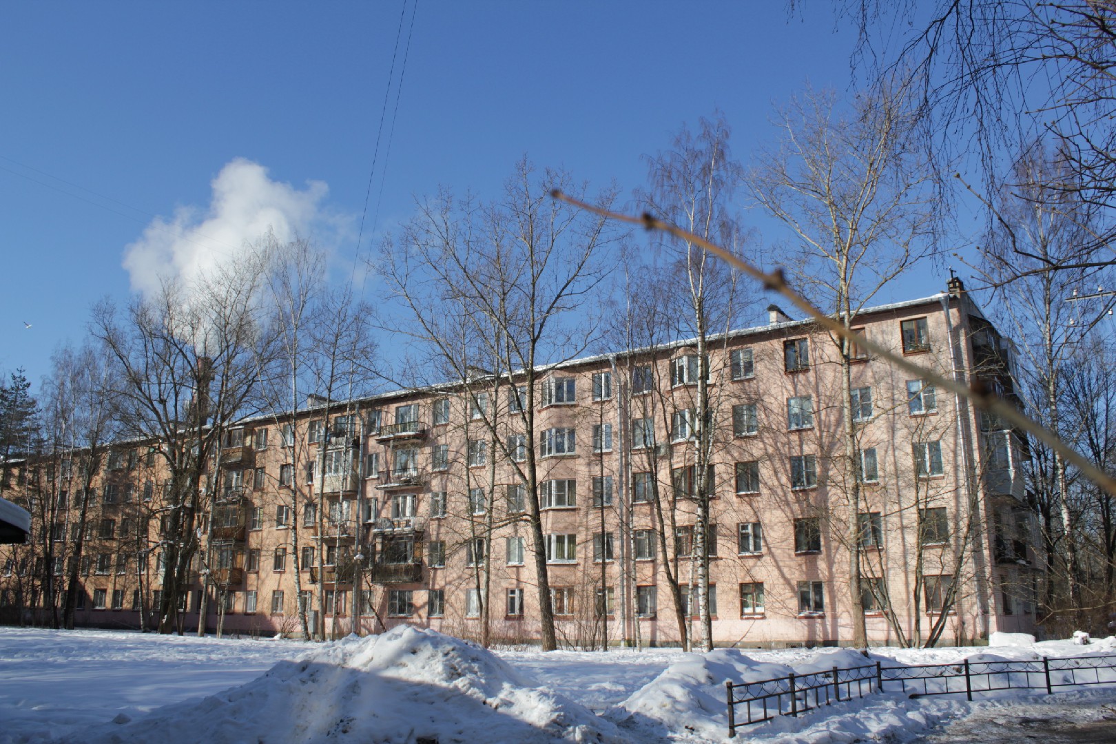 г. Санкт-Петербург, г. Красное Село, ул. Лермонтова, д. 1, лит. А-фасад здания