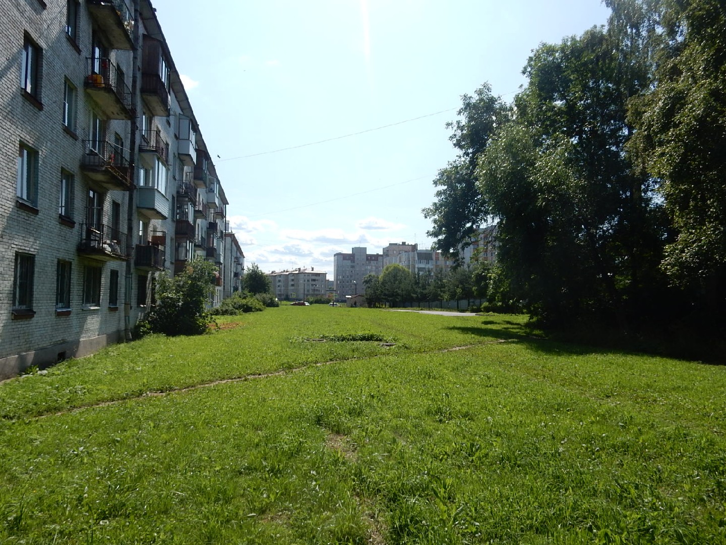 г. Санкт-Петербург, г. Красное Село, ул. Лермонтова, д. 4-придомовая территория