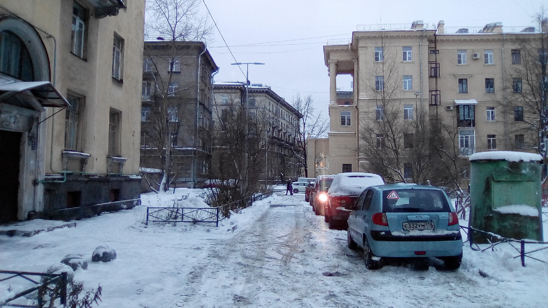 г. Санкт-Петербург, ул. Краснопутиловская, д. 27, лит. А-придомовая территория