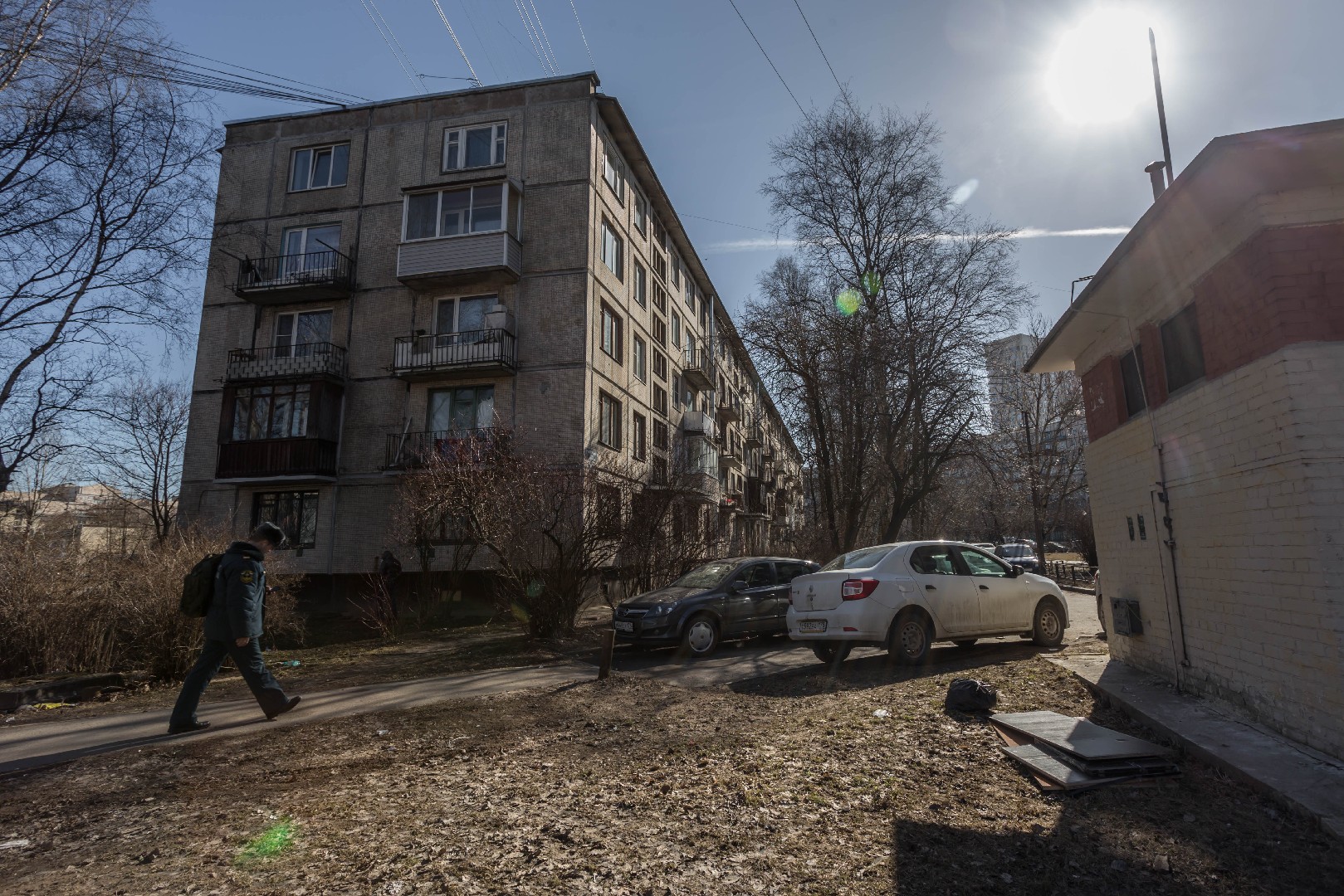 г. Санкт-Петербург, ул. Краснопутиловская, д. 90-придомовая территория