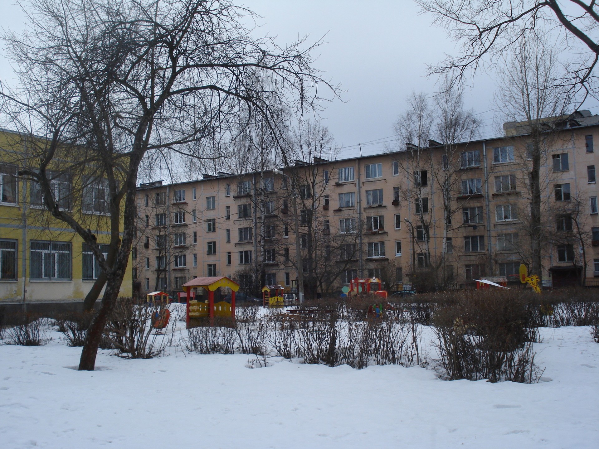 г. Санкт-Петербург, ул. Лени Голикова, д. 17, лит. А-фасад здания