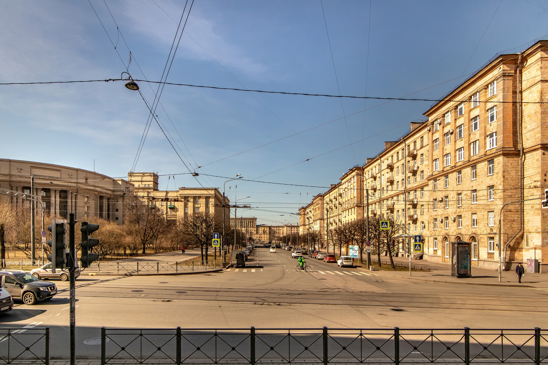 г. Санкт-Петербург, ул. Ленсовета, д. 20, лит. А-придомовая территория