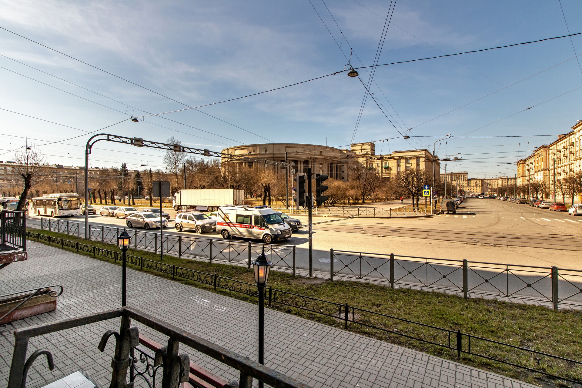 г. Санкт-Петербург, ул. Ленсовета, д. 20, лит. А-придомовая территория