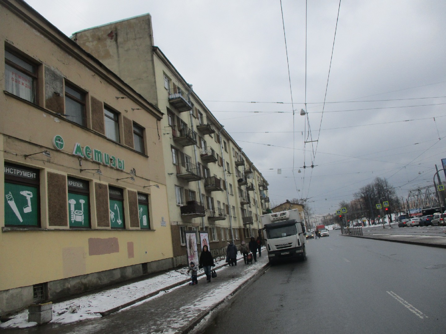 г. Санкт-Петербург, пр-кт. Лесной, д. 37, к. 1, лит. А-придомовая территория