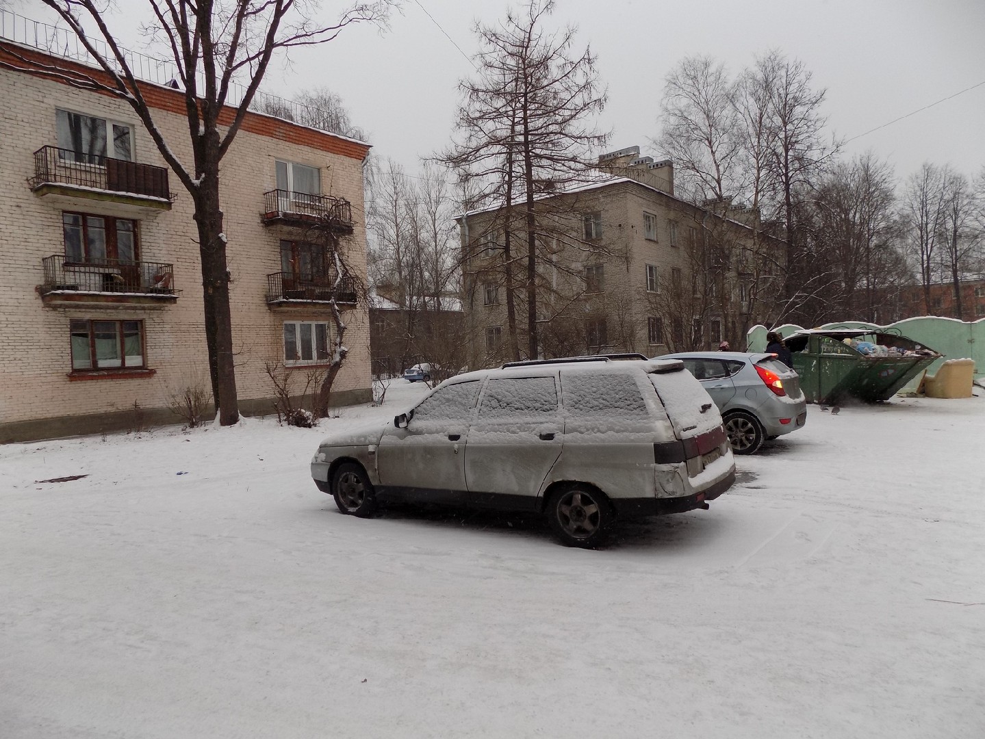 г. Санкт-Петербург, ул. Летчика Пилютова, д. 32-придомовая территория