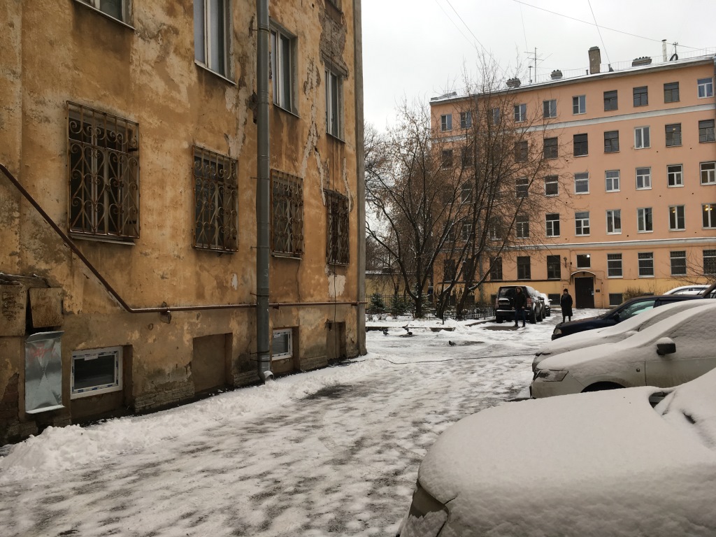 г. Санкт-Петербург, пр-кт. Лиговский, д. 68, лит. А-придомовая территория