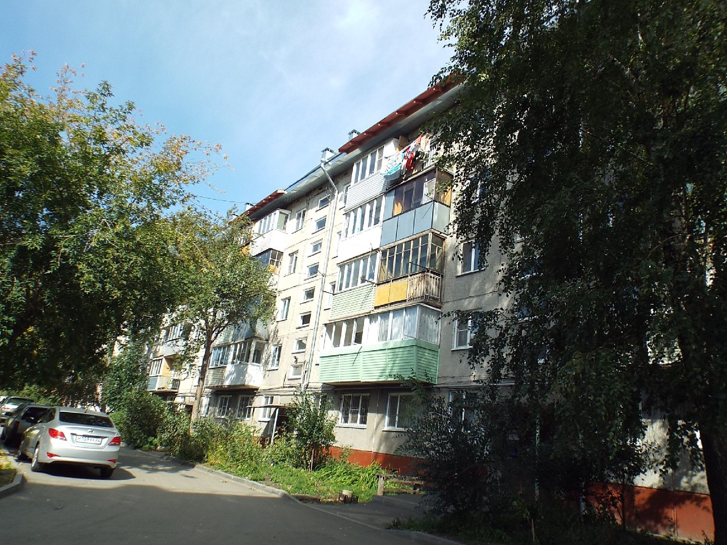 край. Алтайский, г. Барнаул, ул. Красносельская, д. 92-фасад здания