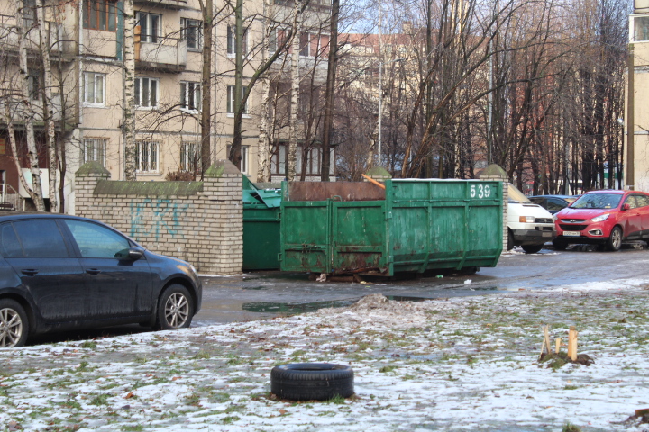 г. Санкт-Петербург, ул. Маршала Новикова, д. 5, лит. А-придомовая территория