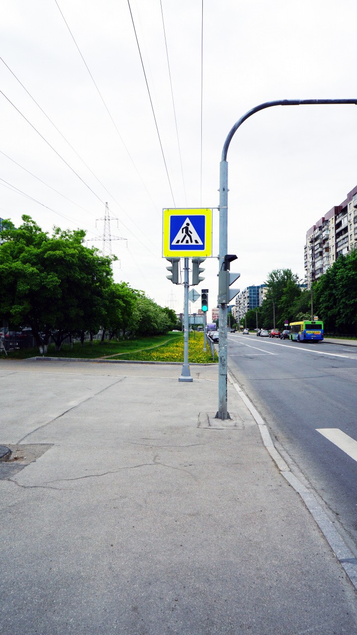 г. Санкт-Петербург, ул. Маршала Новикова, д. 13, лит. А-придомовая территория