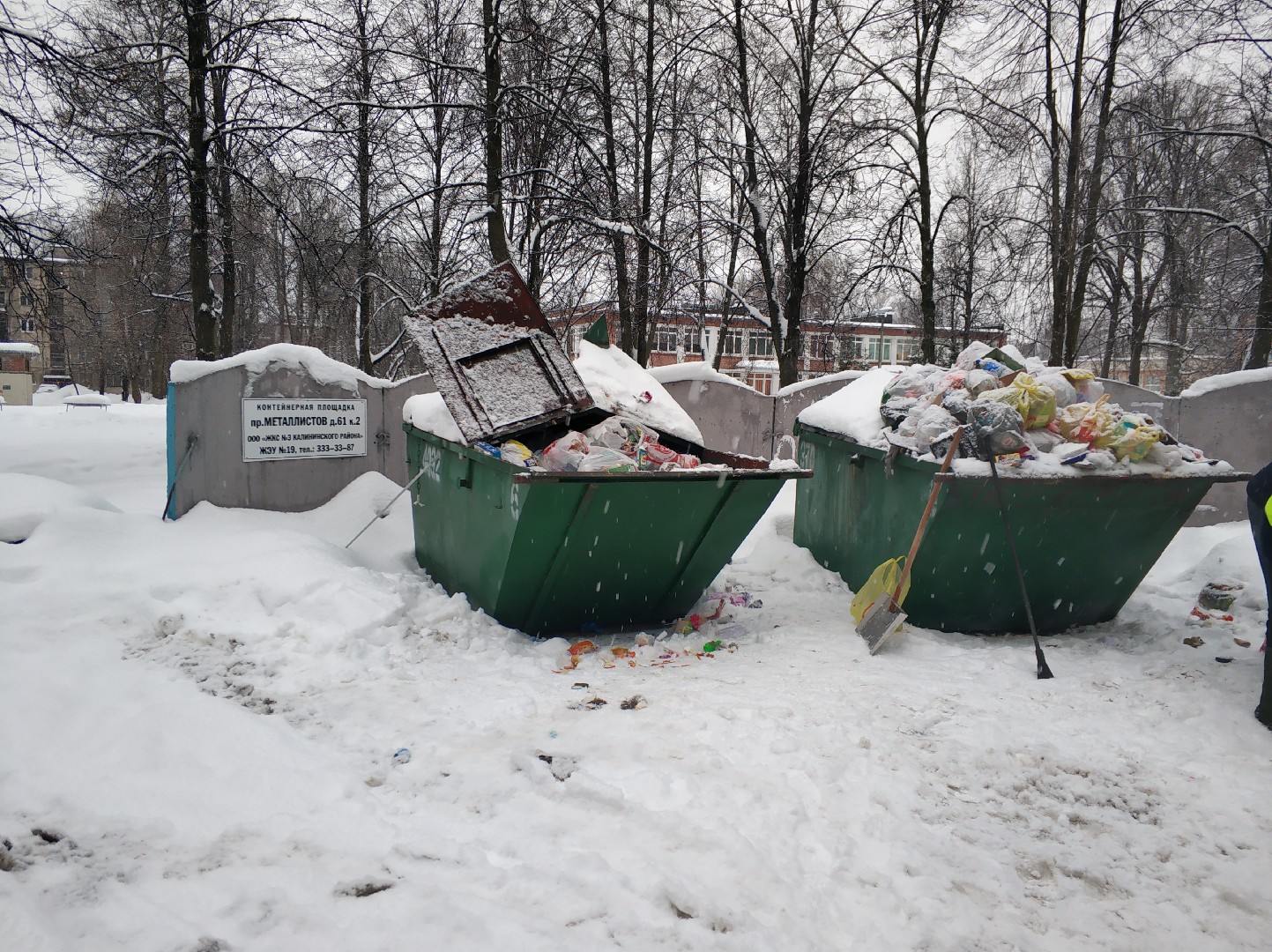 г. Санкт-Петербург, пр-кт. Металлистов, д. 61, к. 2, лит. А-придомовая территория