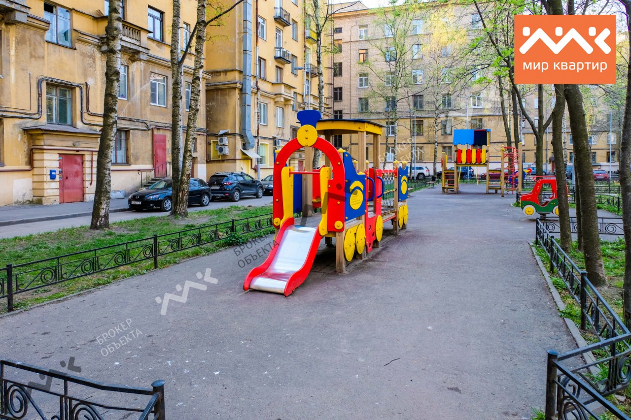 г. Санкт-Петербург, пр-кт. Московский, д. 75, лит. А-придомовая территория