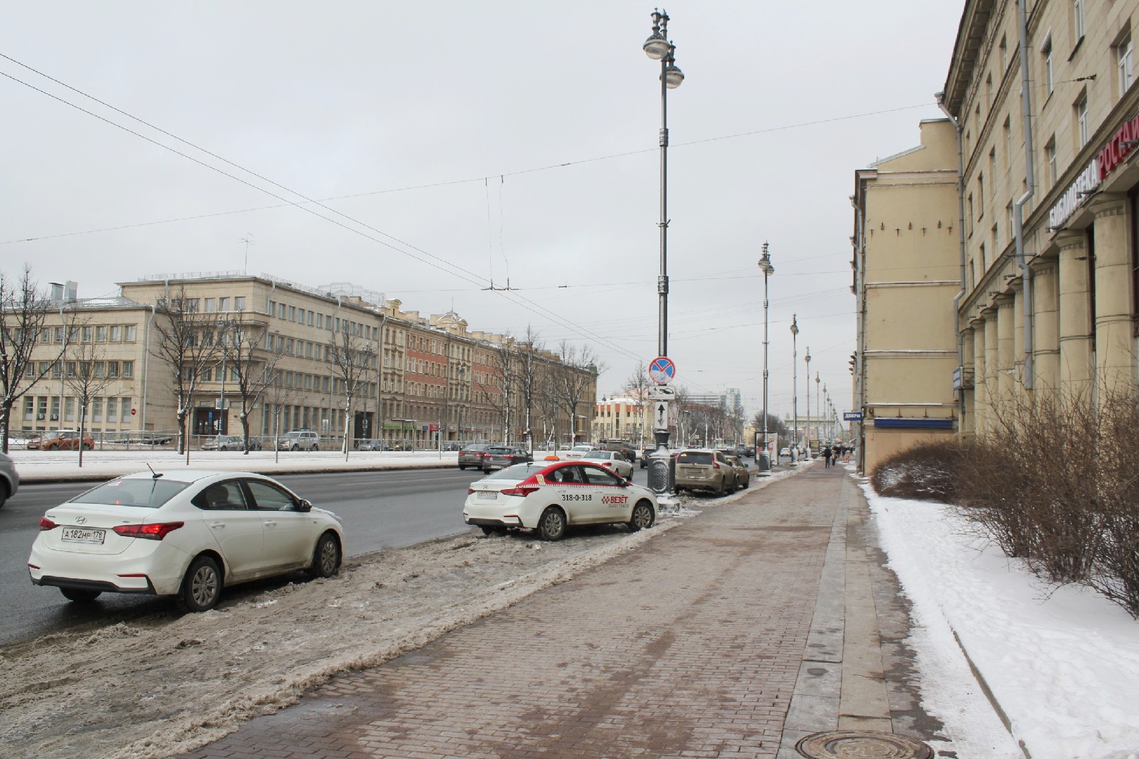 г. Санкт-Петербург, пр-кт. Московский, д. 150, лит. А-придомовая территория