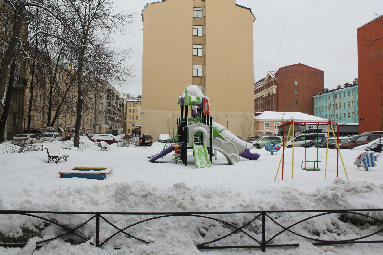 г. Санкт-Петербург, пр-кт. Московский, д. 150, лит. А-придомовая территория