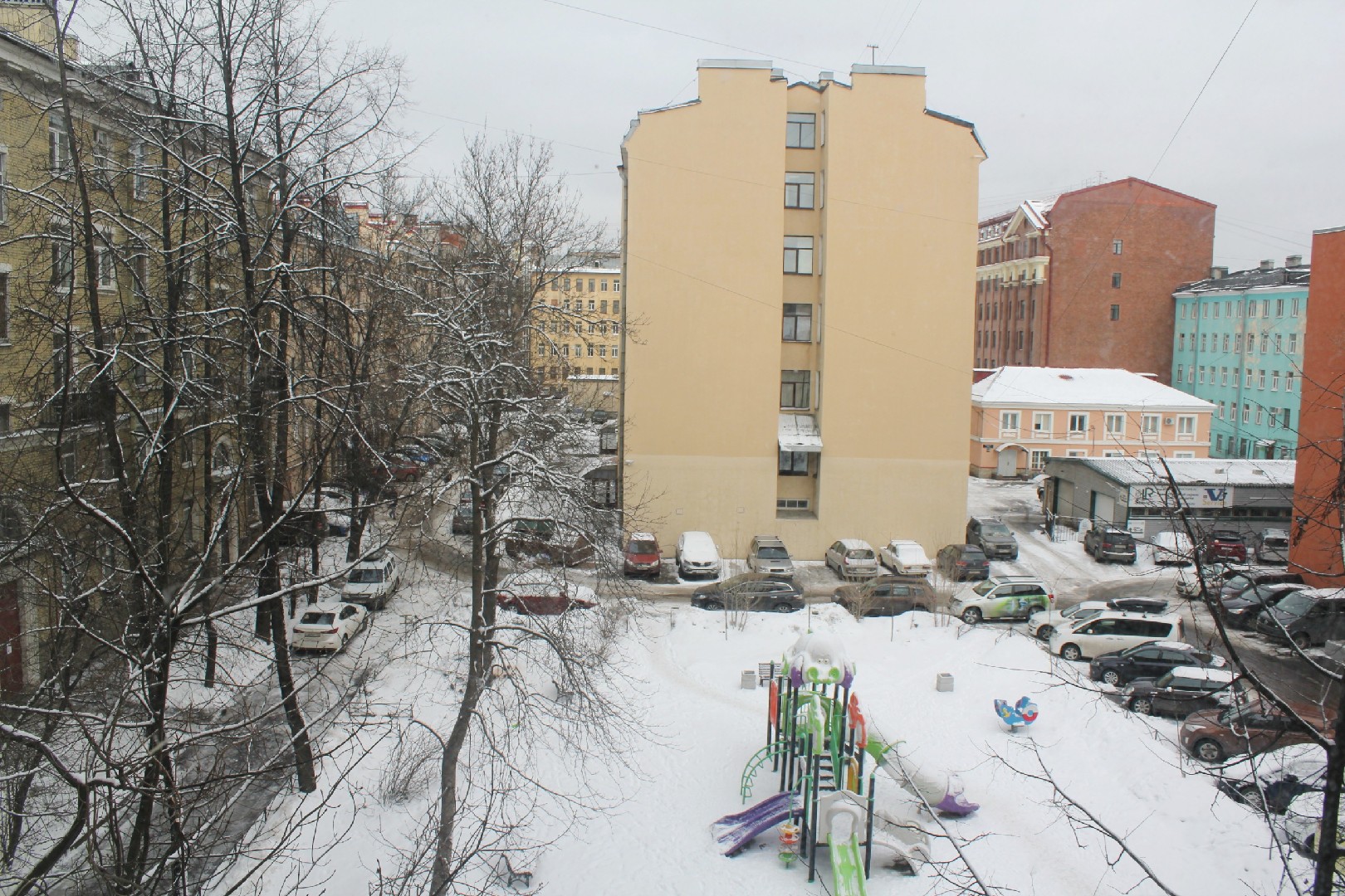 г. Санкт-Петербург, пр-кт. Московский, д. 150, лит. А-придомовая территория