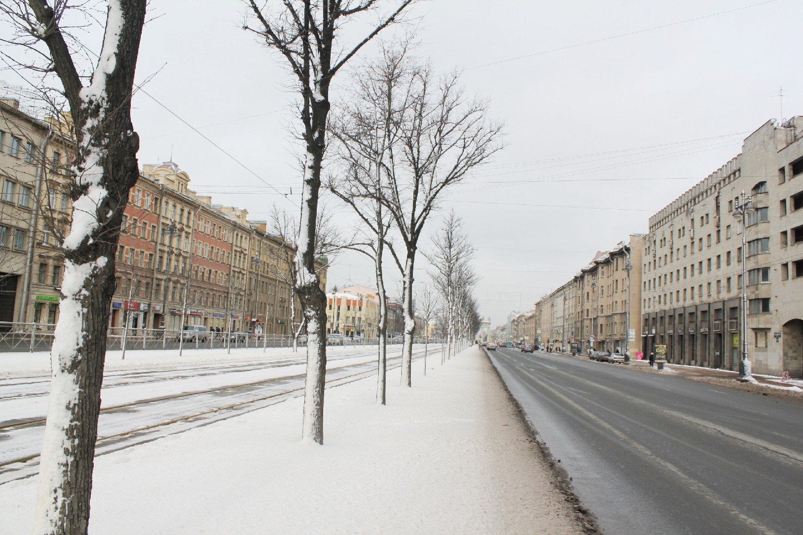 г. Санкт-Петербург, пр-кт. Московский, д. 150, лит. А-придомовая территория