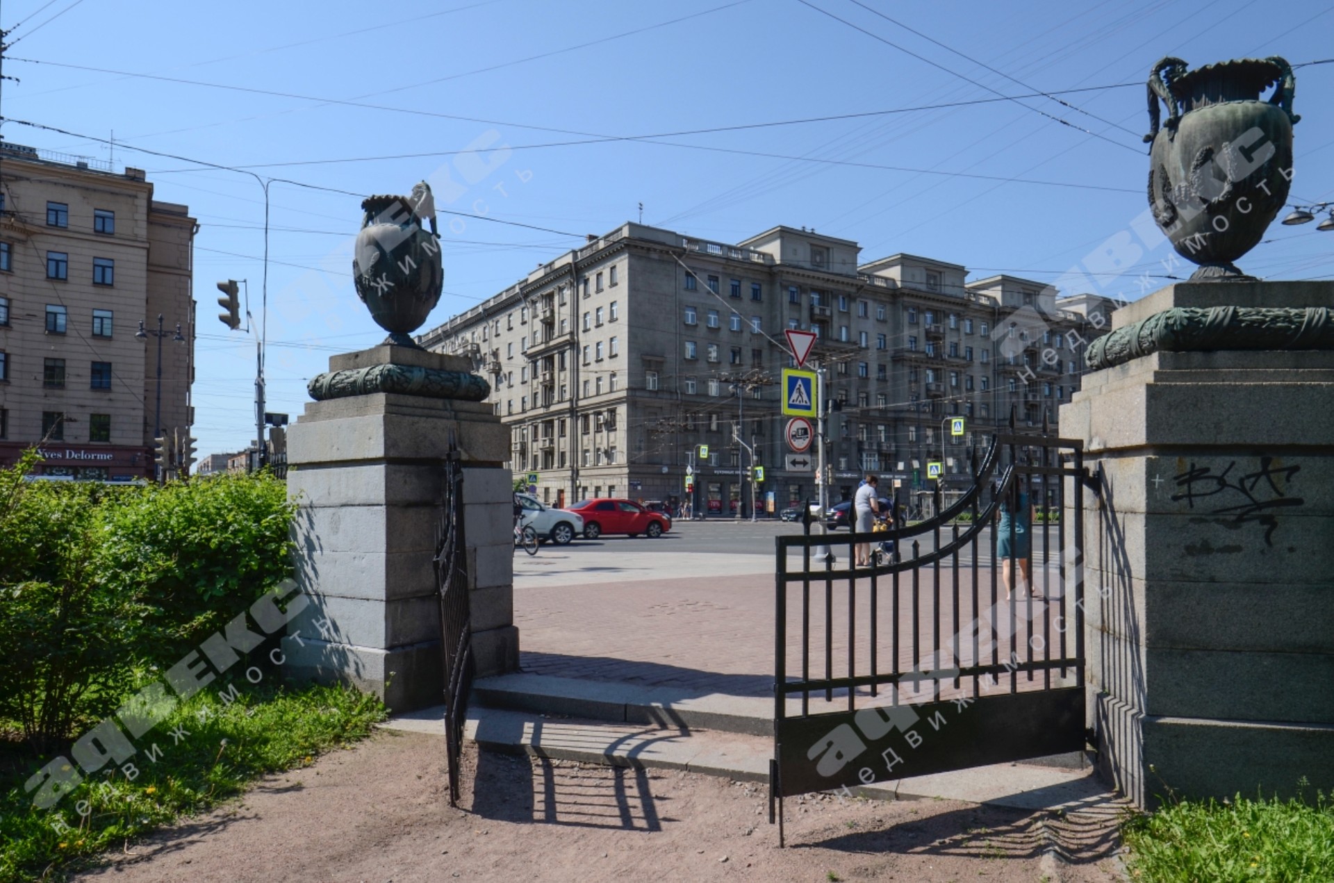 г. Санкт-Петербург, пр-кт. Московский, д. 153, лит. А-придомовая территория