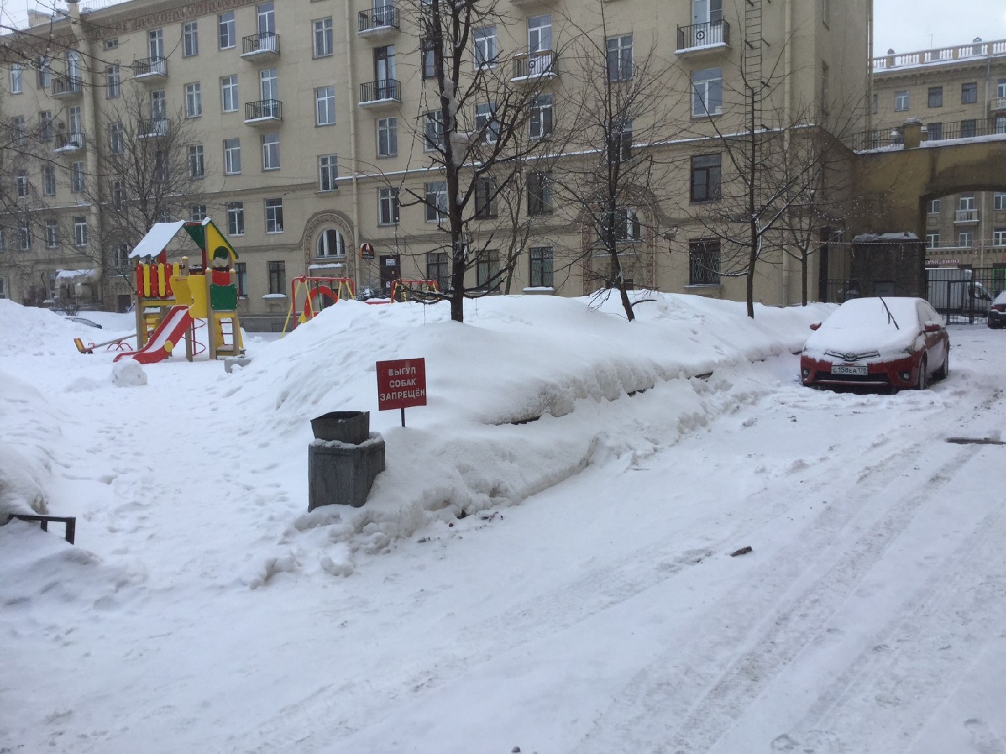 г. Санкт-Петербург, пр-кт. Московский, д. 176-придомовая территория