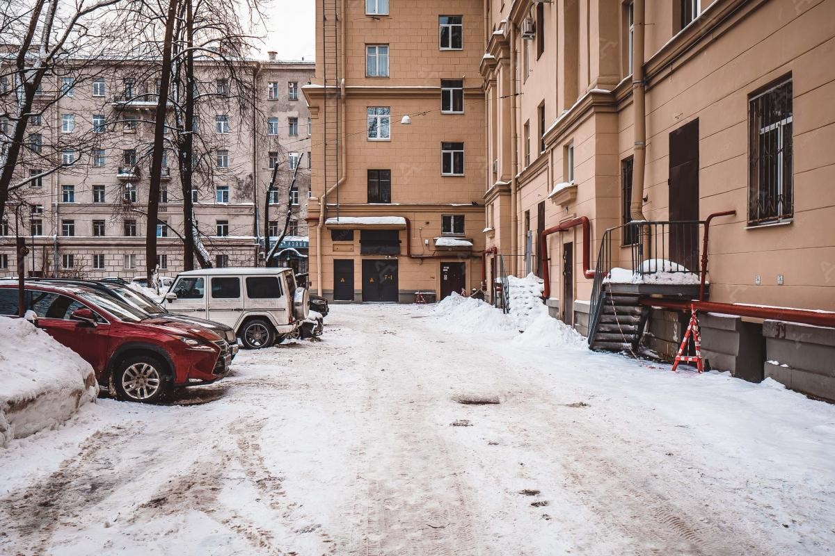 г. Санкт-Петербург, пр-кт. Московский, д. 184, лит. А-придомовая территория