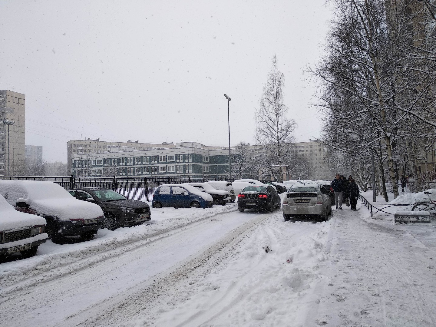 г. Санкт-Петербург, пр-кт. Наставников, д. 40, к. 1-придомовая территория