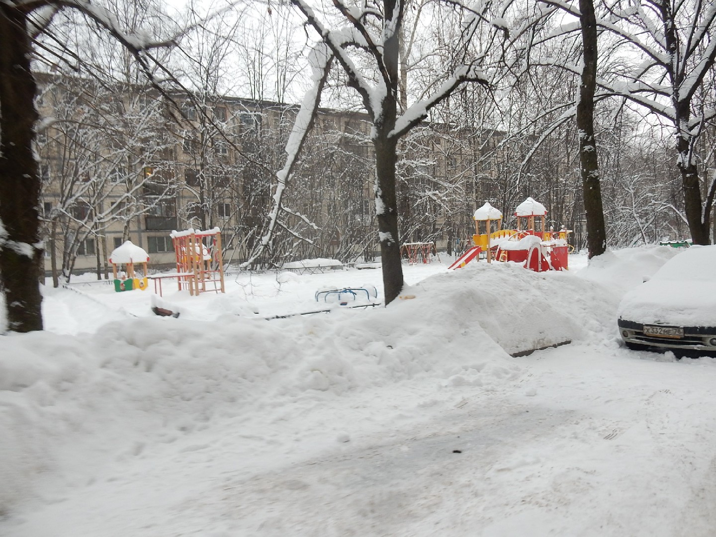 г. Санкт-Петербург, пр-кт. Науки, д. 14, к. 1-придомовая территория