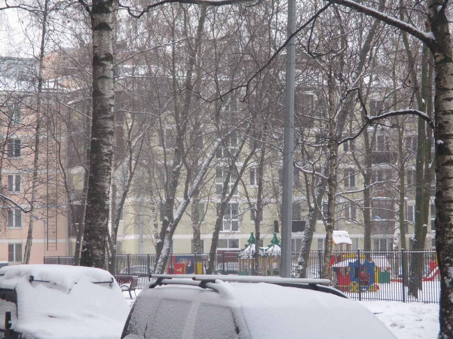 г. Санкт-Петербург, пр-кт. Новоизмайловский, д. 3, лит. А-придомовая территория