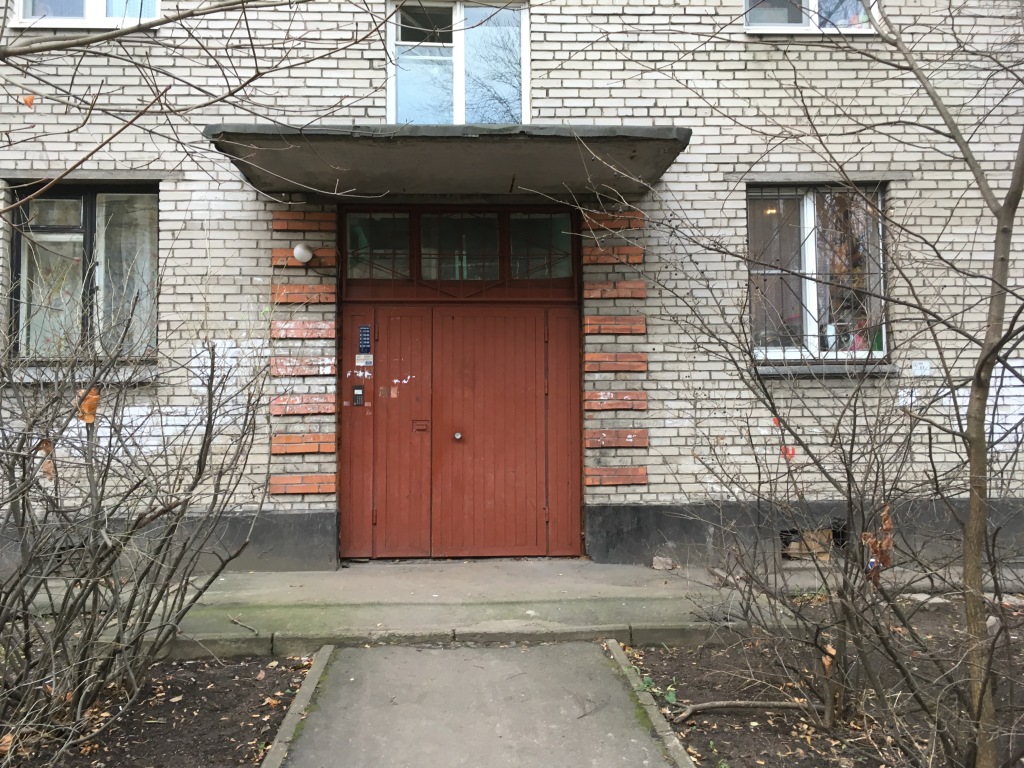 г. Санкт-Петербург, пр-кт. Новоизмайловский, д. 39, к. 2-вход снаружи