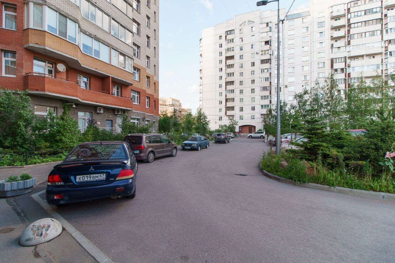 г. Санкт-Петербург, пр-кт. Новоколомяжский, д. 16/8-придомовая территория