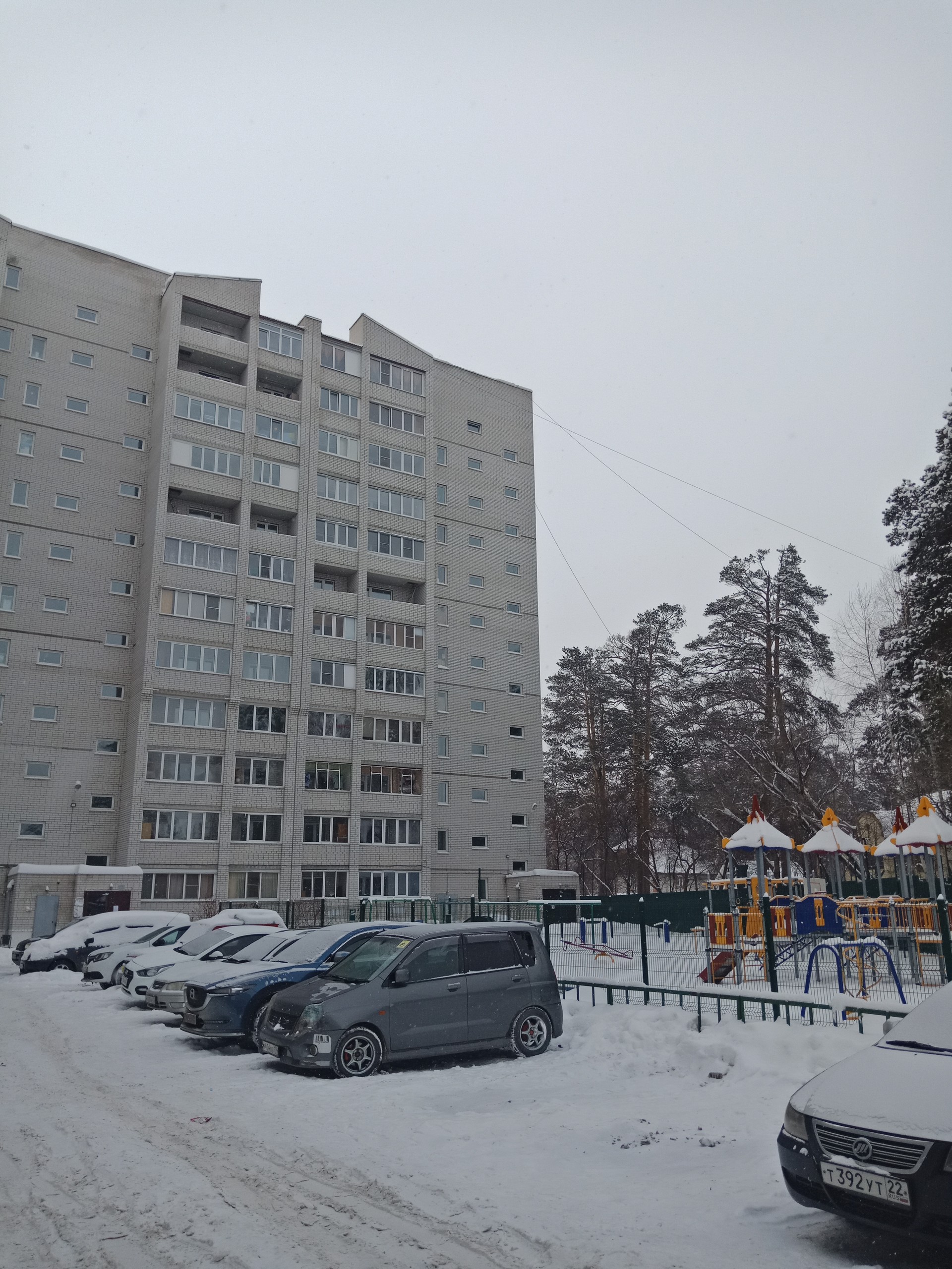 край. Алтайский, г. Барнаул, ул. Кутузова, д. 16г-фасад здания
