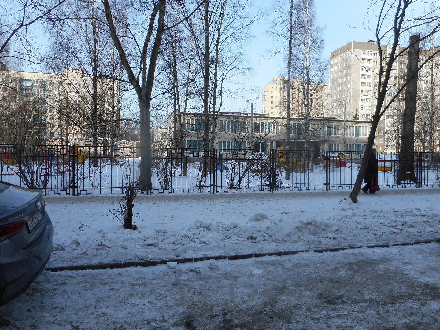 г. Санкт-Петербург, ул. Партизана Германа, д. 33-придомовая территория