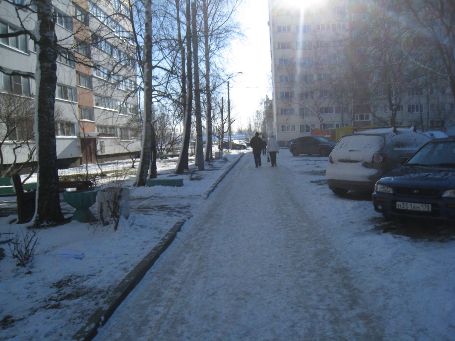 г. Санкт-Петербург, ул. Партизана Германа, д. 43-придомовая территория