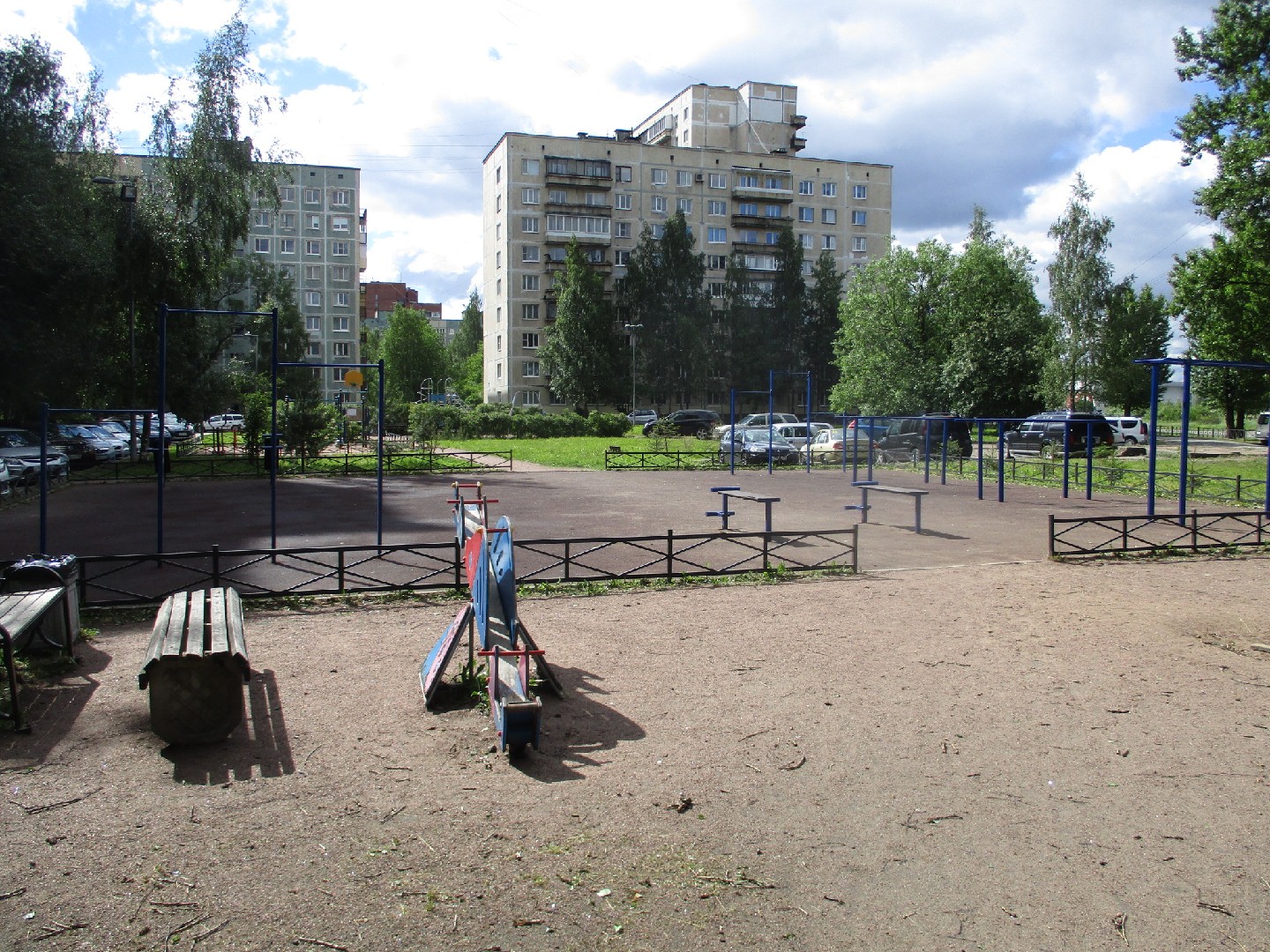 г. Санкт-Петербург, ул. Передовиков, д. 37, стр. А-придомовая территория