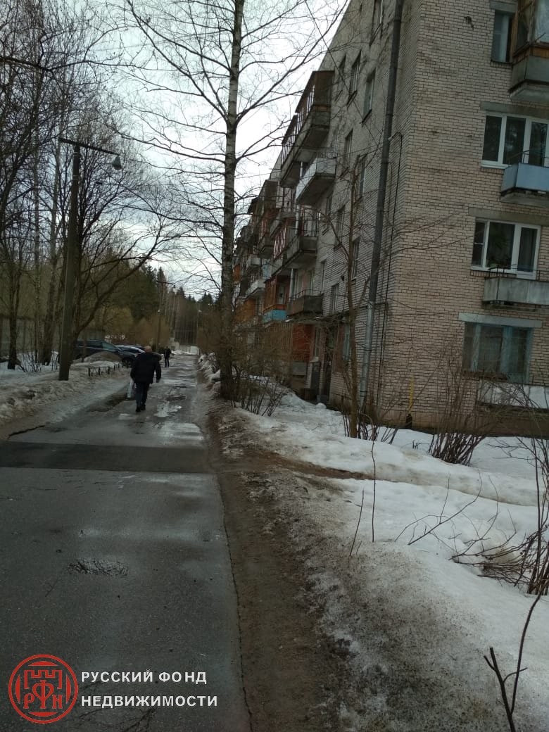 г. Санкт-Петербург, п. Песочный, ш. Белоостровское, д. 1-придомовая территория