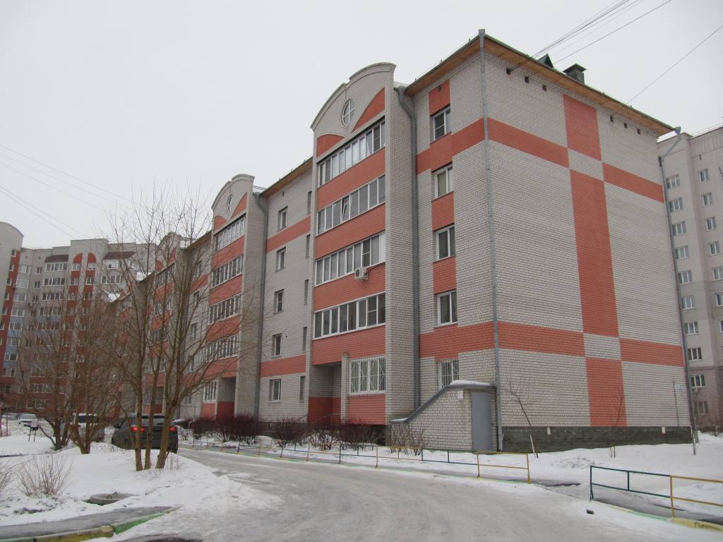 край. Алтайский, г. Барнаул, ул. Лазурная, д. 31-фасад здания