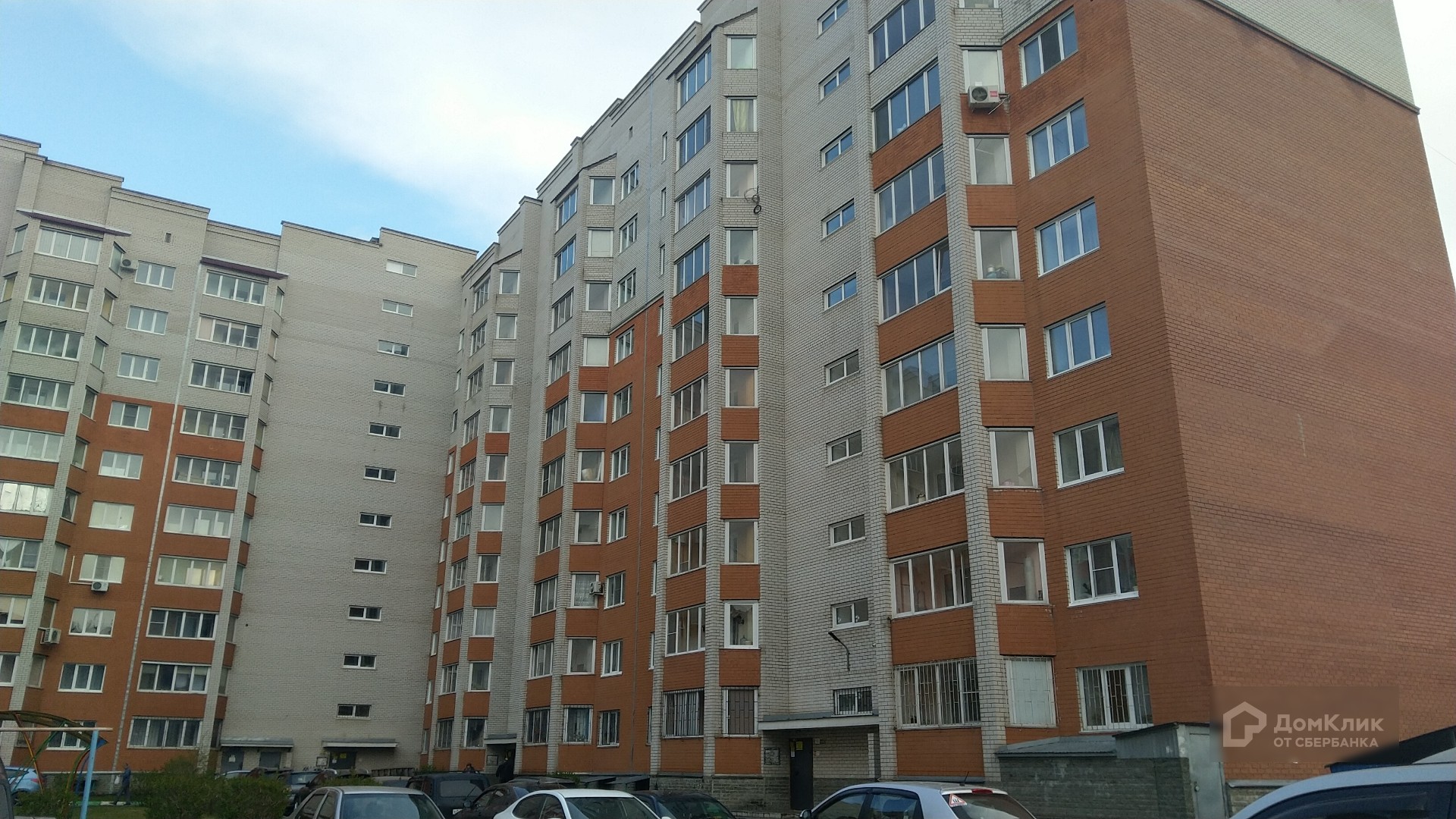 край. Алтайский, г. Барнаул, ул. Лазурная, д. 44-фасад здания