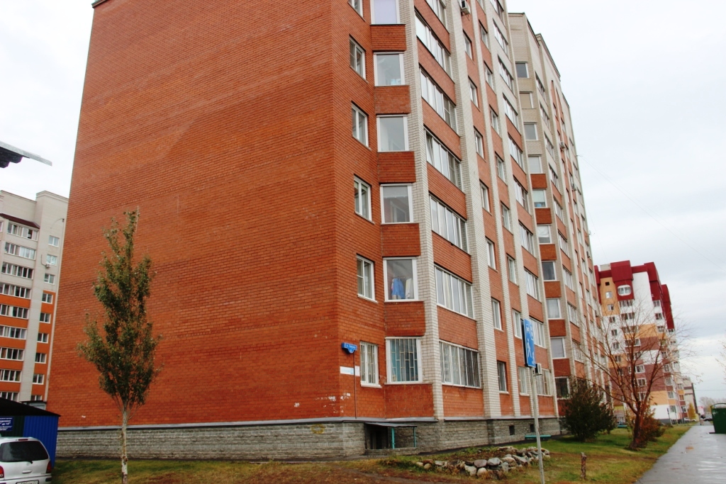 край. Алтайский, г. Барнаул, ул. Лазурная, д. 44-фасад здания