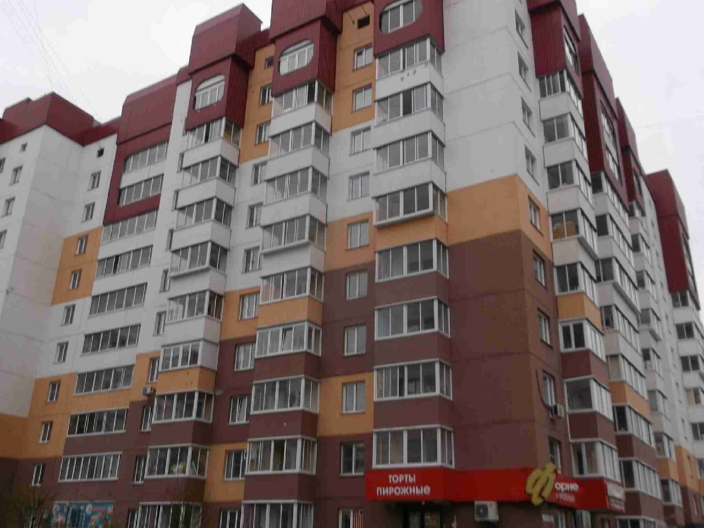 край. Алтайский, г. Барнаул, ул. Лазурная, д. 51-фасад здания