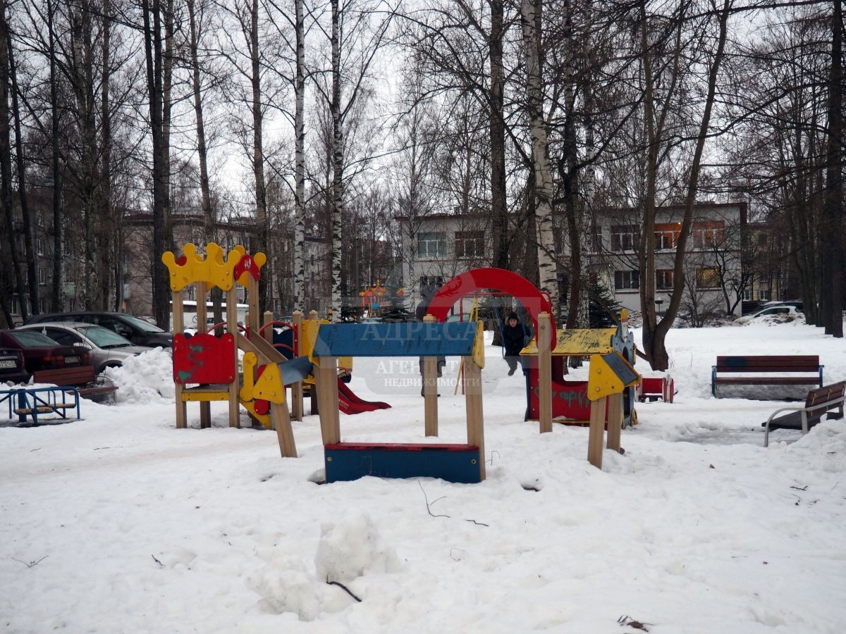 г. Санкт-Петербург, ул. Пограничника Гарькавого, д. 28, к. 4-придомовая территория