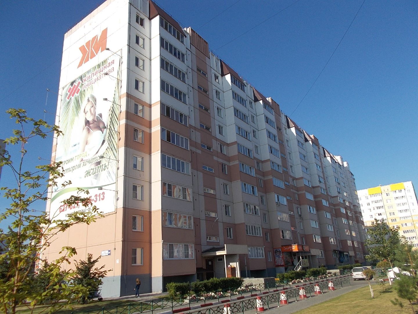 край. Алтайский, г. Барнаул, ул. Лазурная, д. 54-фасад здания