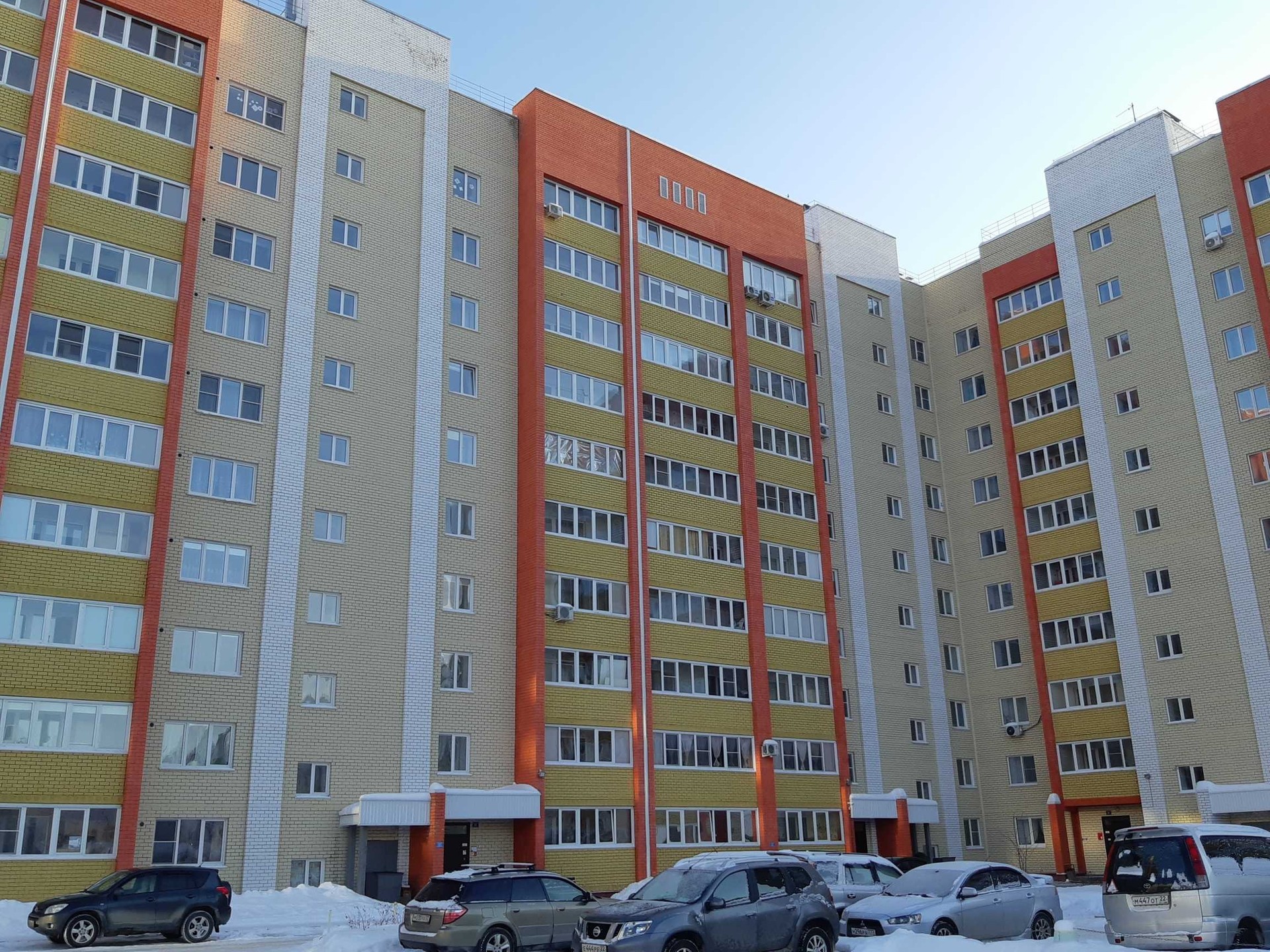 край. Алтайский, г. Барнаул, ул. Лазурная, д. 58-фасад здания