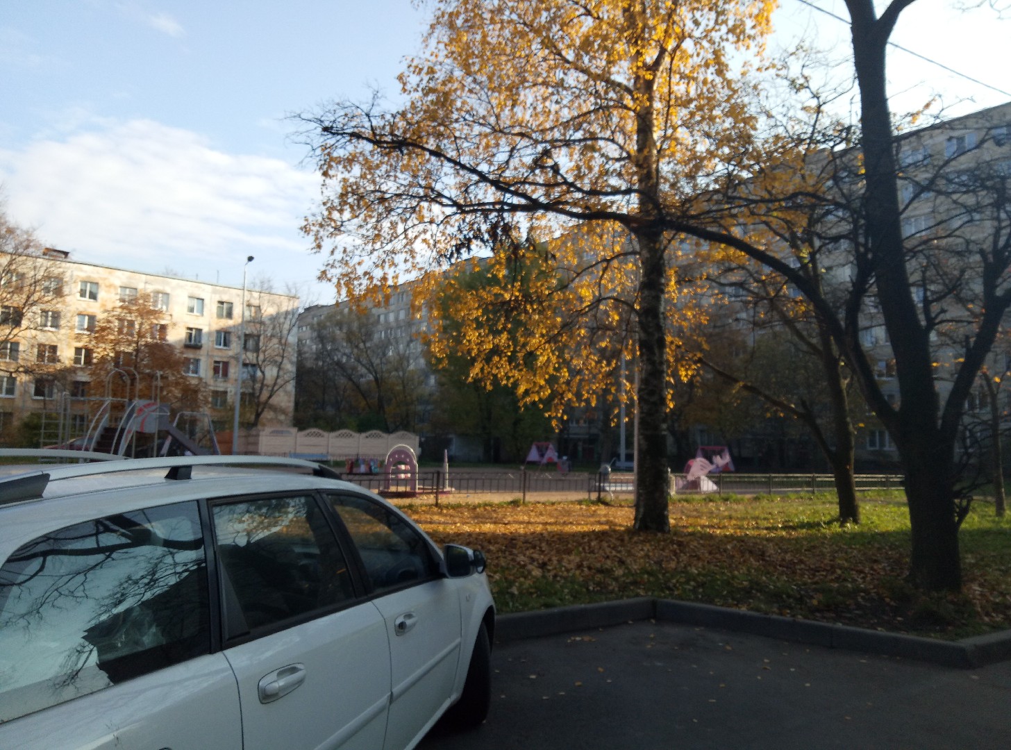 г. Санкт-Петербург, ул. Пражская, д. 20, лит. А-придомовая территория