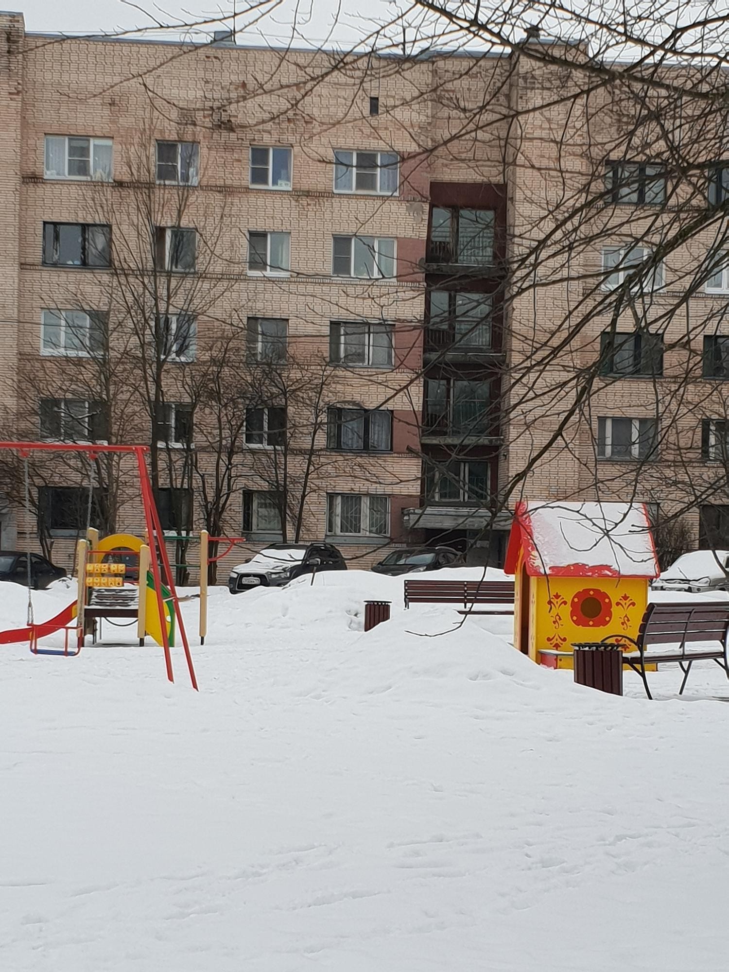 г. Санкт-Петербург, г. Пушкин, ул. Генерала Хазова, д. 8-придомовая территория