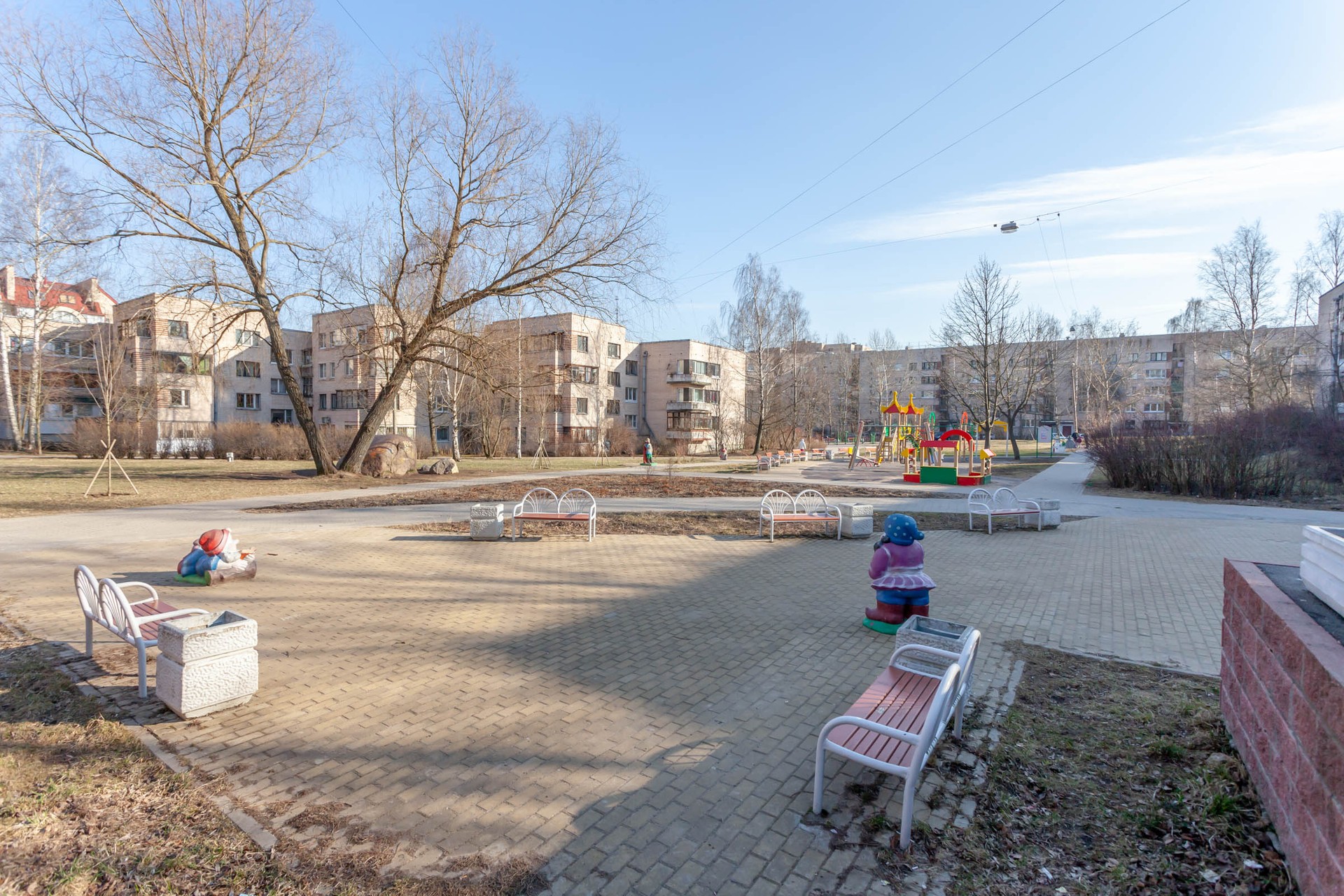 г. Санкт-Петербург, г. Пушкин, б-р. Детскосельский, д. 1-придомовая территория