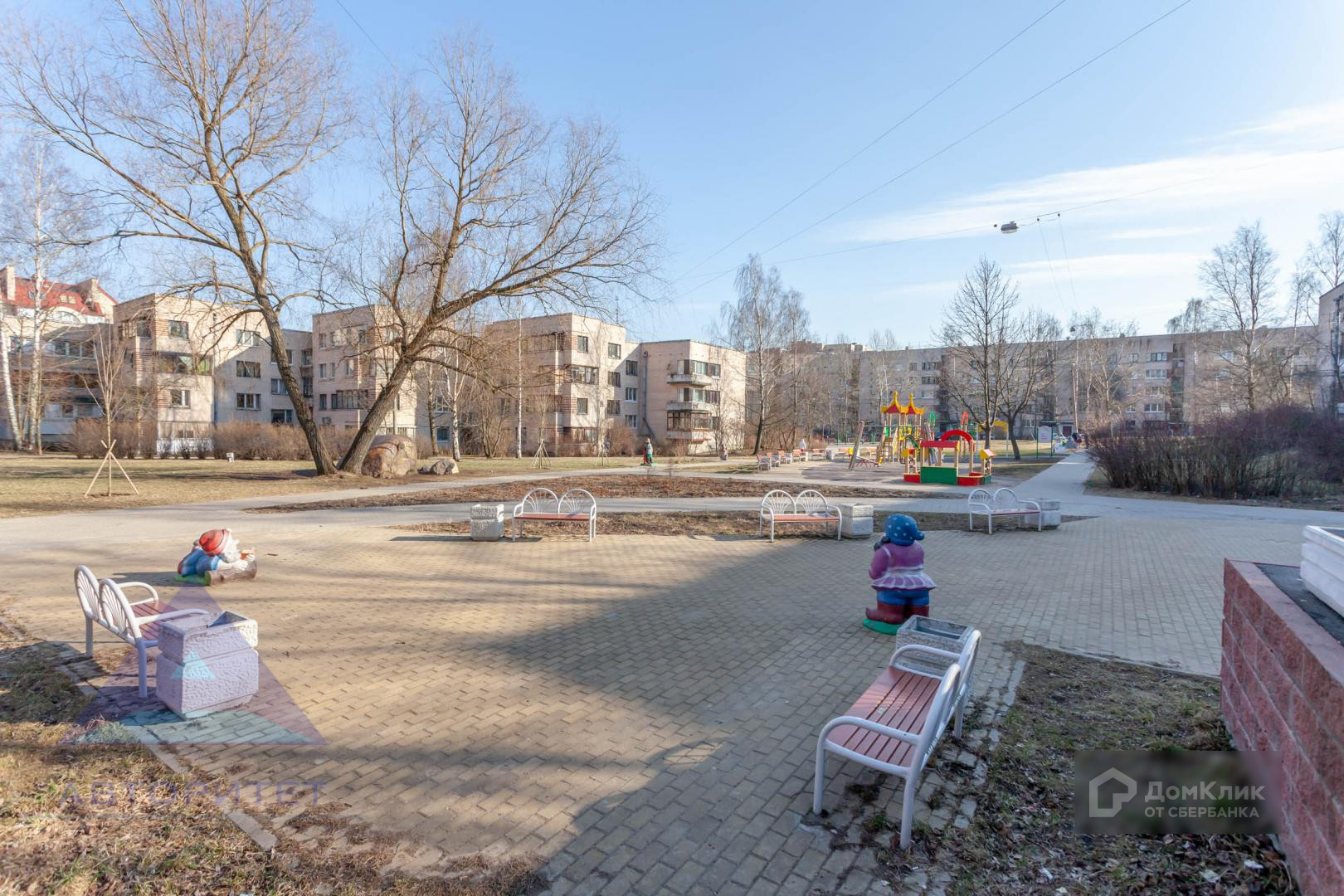 г. Санкт-Петербург, г. Пушкин, б-р. Детскосельский, д. 1-придомовая территория