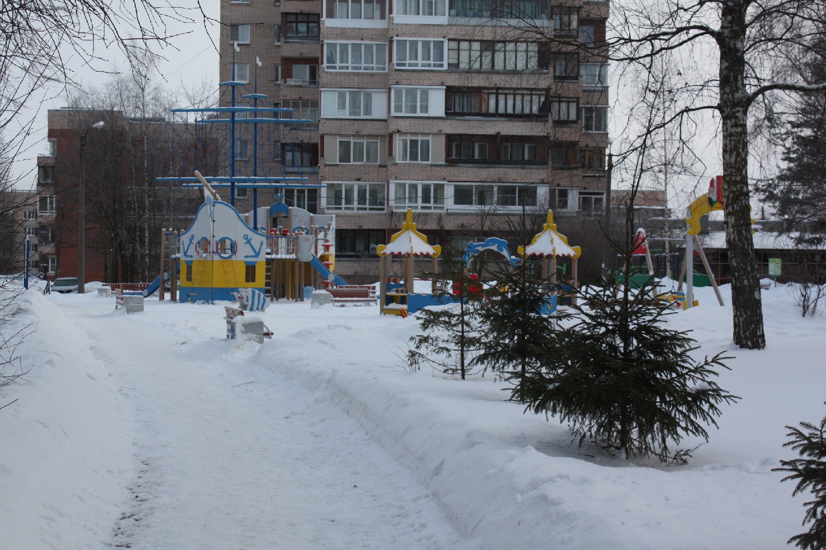 г. Санкт-Петербург, г. Пушкин, б-р. Детскосельский, д. 3-придомовая территория