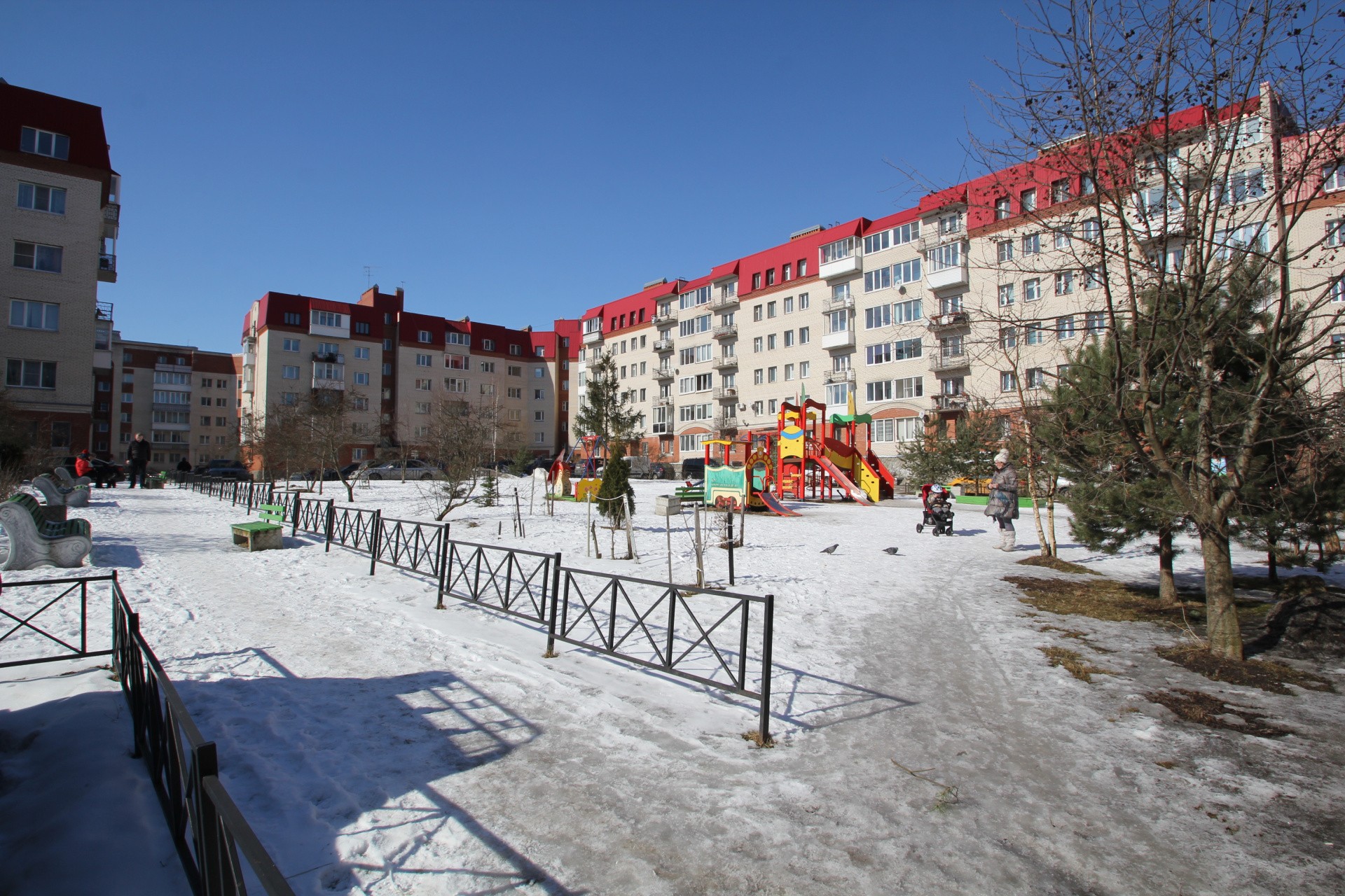 г. Санкт-Петербург, г. Пушкин, ул. Малиновская, д. 7-придомовая территория