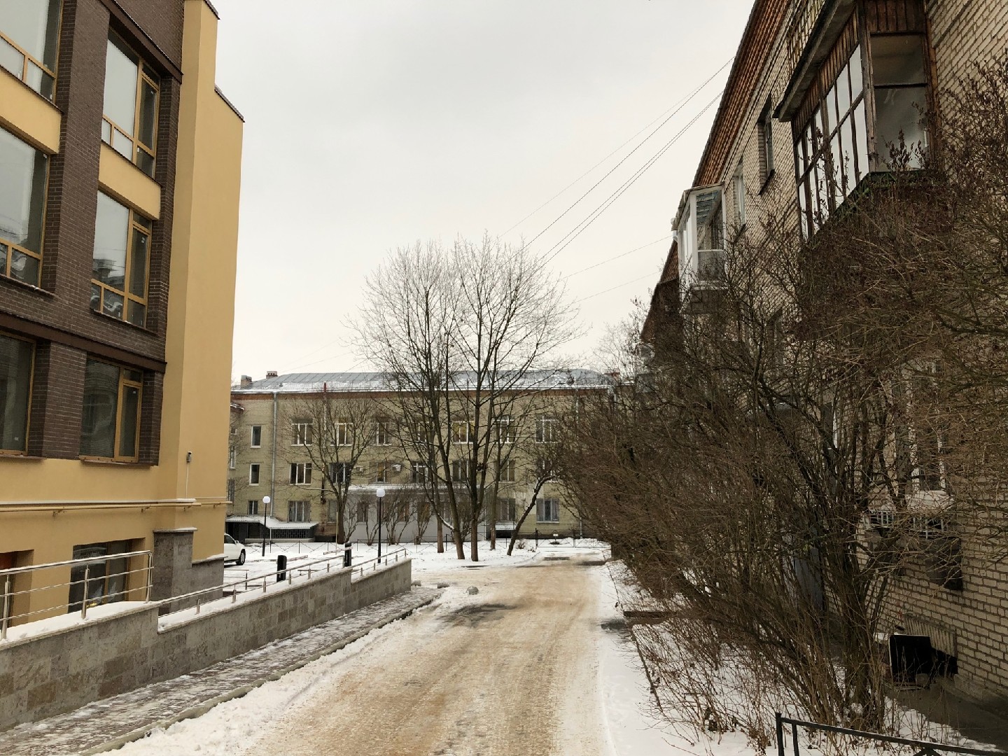 г. Санкт-Петербург, г. Пушкин, б-р. Октябрьский, д. 48, лит. А-придомовая территория