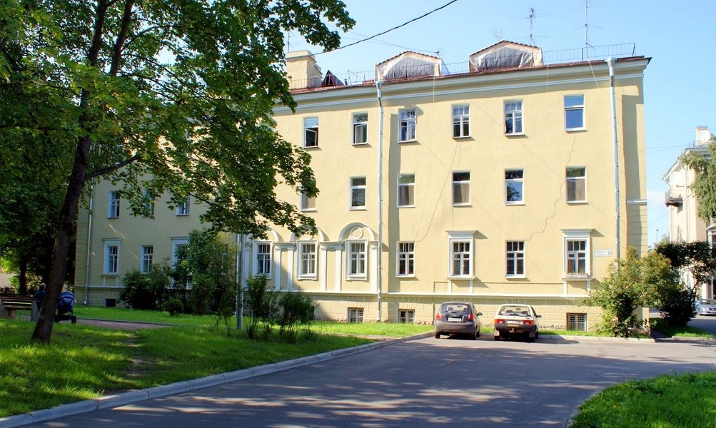 г. Санкт-Петербург, г. Пушкин, ул. Широкая, д. 18-фасад здания