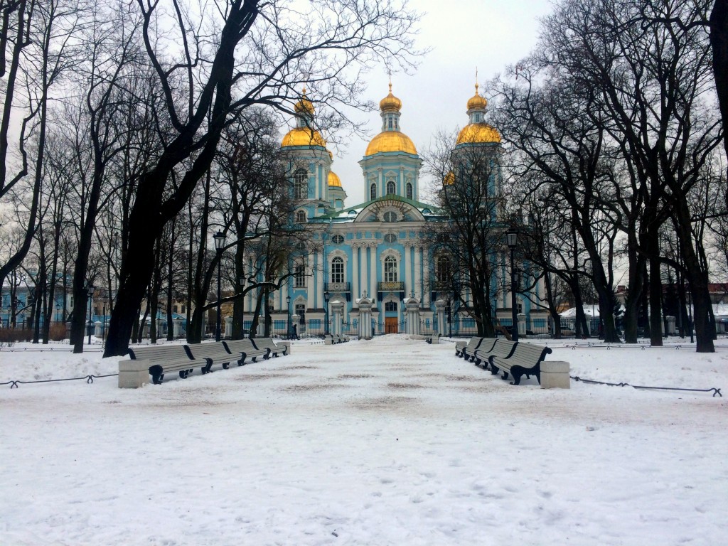 г. Санкт-Петербург, пр-кт. Римского-Корсакова, д. 37-придомовая территория