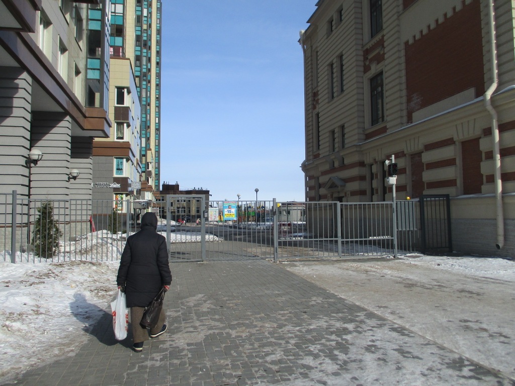 г. Санкт-Петербург, пр-кт. Рыбацкий, д. 18, к. 2, лит. А-придомовая территория