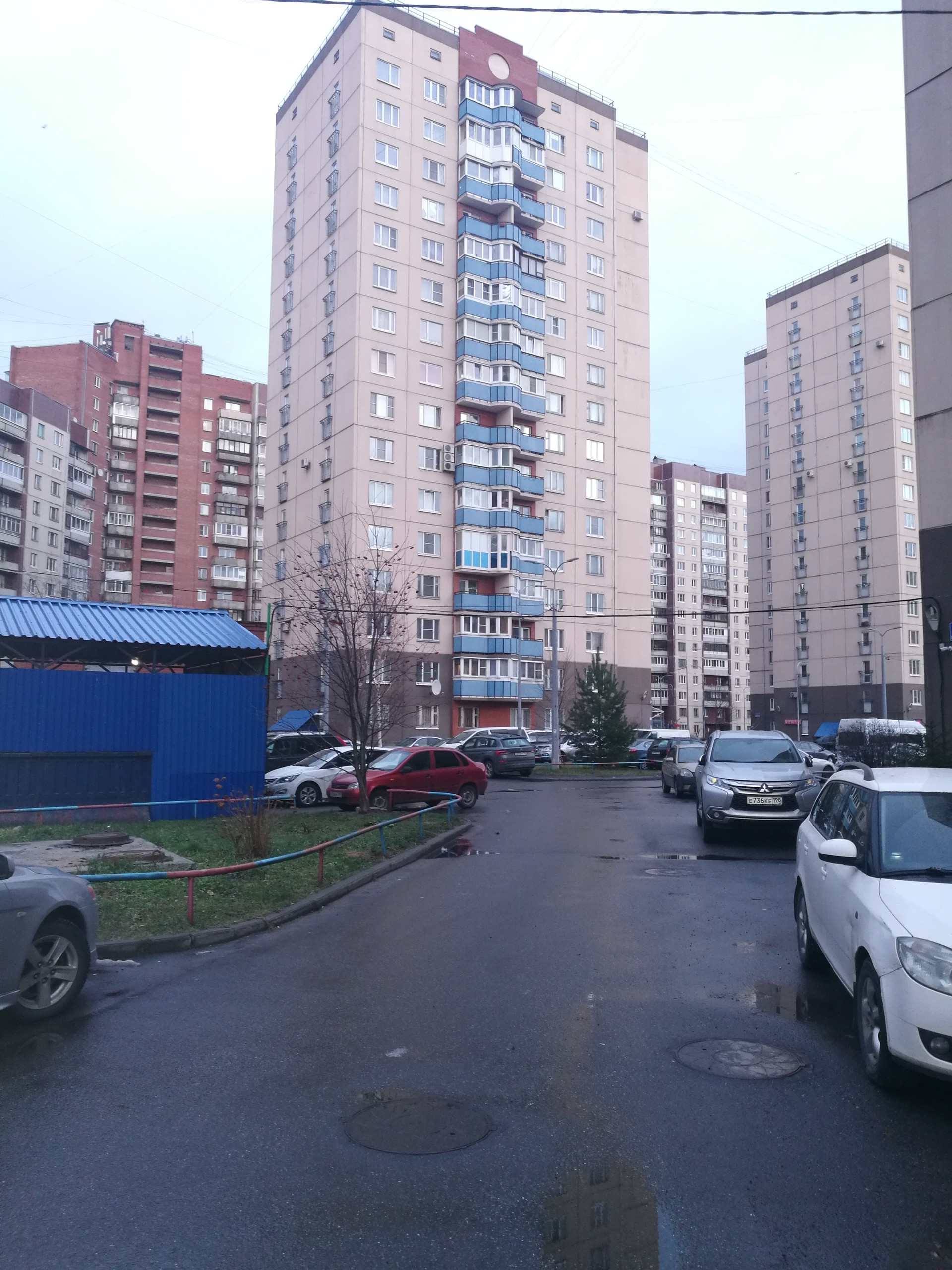 г. Санкт-Петербург, пр-кт. Рыбацкий, д. 35, к. 2-придомовая территория